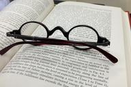 glasses-spectacles-office-568408.jpg