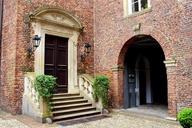 castle-courtyard-concluded-anholt-1664606.jpg