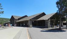 Old_Faithful_Lodge,_front_of_building.jpg