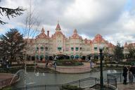 disneyland-castle-pond-fountain-613679.jpg