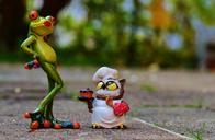 frog-owl-bake-love-1015975.jpg