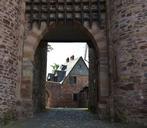 castle-gate-archway-fortress-1455384.jpg