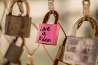 rotterdam-lock-pink-love-bridge-672983.jpg