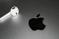 headphones-apple-earpods-music-1213167.jpg