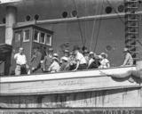 SLNSW 14184 The Aorangi in quarantine Passengers in the tugboat Pasteur.jpg