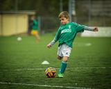 child-footballer-kick-backswing-613199.jpg