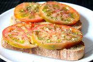 bread-tomato-breakfast-food-1014850.jpg