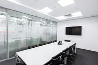 meeting-room-table-screen-730679.jpg