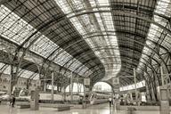 station-barcelona-train-519962.jpg