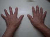 hands-of-mother-647633.jpg