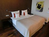 bed-hotel-pillow-bedroom-377576.jpg