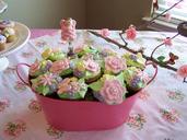 cupcake-flower-celebration-baking-682529.jpg