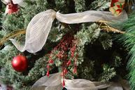 christmas-tree-ornaments-bows-1109293.jpg