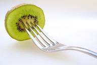 kiwi-fruit-fruits-fork-green-504174.jpg