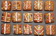 gingerbread-christmas-time-sweet-1101451.jpg