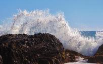 surf-spray-sea-ocean-rock-coast-701137.jpg