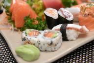 sushi-sashimi-japanese-food-601652.jpg