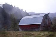 Red_Barn_with_White_Roof.jpg