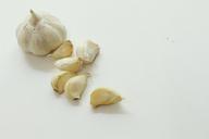 garlic-raw-raw-garlic-white-1039510.jpg