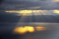 sun-rays-water-setting-sun-clouds-182170.jpg