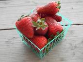 strawberries-organic-fruit-774682.jpg