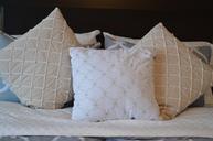 pillows-bedding-bed-bedroom-1090466.jpg