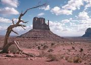 monument-valley-sandstone-buttes-586753.jpg