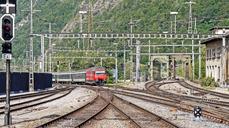 station-entrance-brig-west-sbb-bls-1676440.jpg