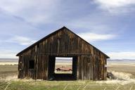 barn-old-an-through-truck-387288.jpg