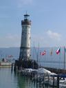 lighthouse-port-harbour-entrance-614405.jpg