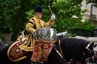 drum-drummer-queen-parade-england-802419.jpg