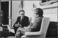 President_Nixon_meeting_with_Mayor_Ralph_Perk,_of_Cleveland,_Ohio_-_NARA_-_194510.tif