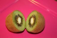 kiwi-cut-sliced-fruit-slices-70383.jpg