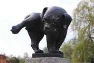 dog-pee-sculpture-pug-animals-658381.jpg