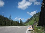 road-shield-alpine-mountain-604575.jpg