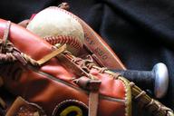 baseball-baseball-mit-glove-ball-1354946.jpg