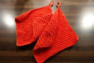 oven-mitts-red-crochet-wool-fabric-231960.jpg