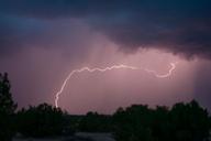 lightning-thunderbolt-thunderstorm-427288.jpg