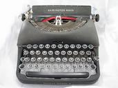 typewriter-black-old-vintage-686927.jpg