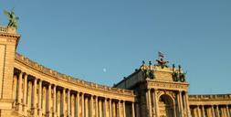 vienna-building-statue-column-277089.jpg