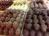 chocolates-mozartkugeln-sweetness-276786.jpg