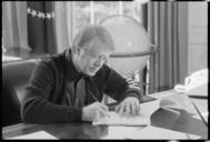 Jimmy_Carter_working_at_his_desk_-_NARA_-_173610.tif