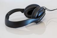 headphones-earphones-music-sound-391350.jpg