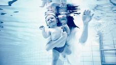 underwater-baby-mom-pregnancy-1537466.jpg