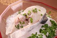 seafood-fresh-perch-fillets-food-809865.jpg