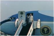 President_Carter_waves_from_Air_Force_One_on_his_arrival_in_Tehran,_Iran._-_NARA_-_177328.tif