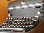 typewriter-vintage-1375300.jpg