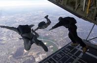 parachute-skydiving-parachuting-704416.jpg