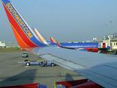 airport-gates-airplanes-boarding-427605.jpg