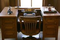 typewriter-desk-typewriter-vintage-663487.jpg